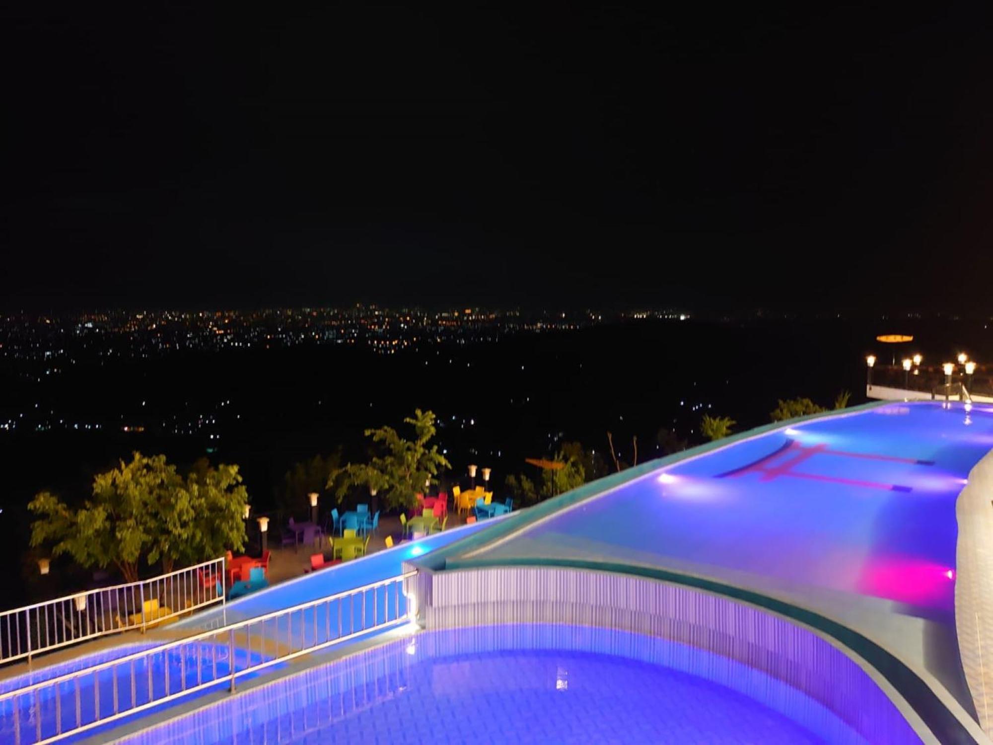 Little Tokyo Hotel Imogiri ภายนอก รูปภาพ